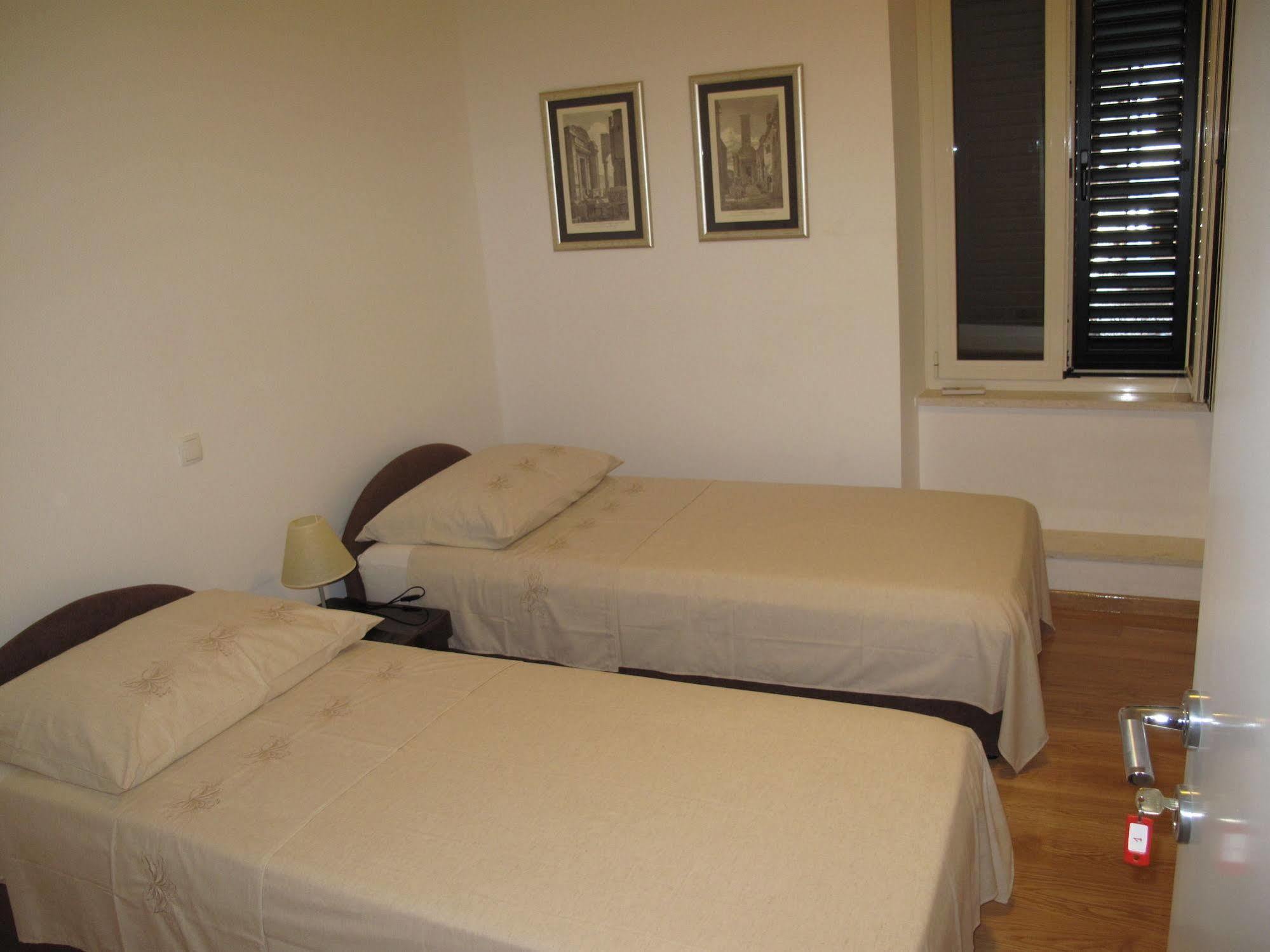 Malena Palace Experience Split Bagian luar foto